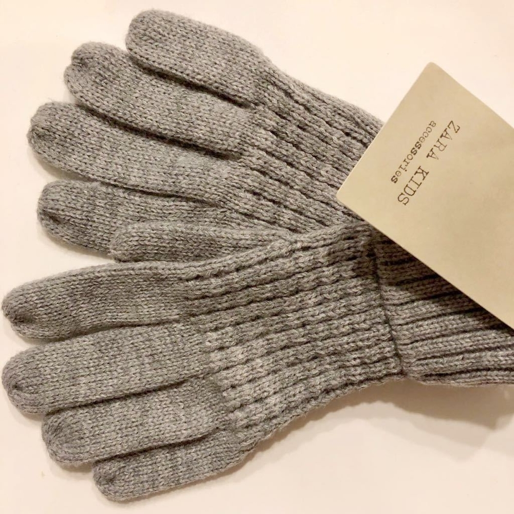 ZARA Kids Gray Gloves 🧤 l M NWT
